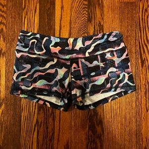 FLEO original 2.5 inch inseam. Medium